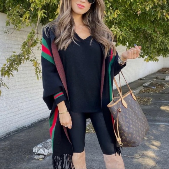 Stylish Shawl/Poncho with arm holes - Picture 2 of 7